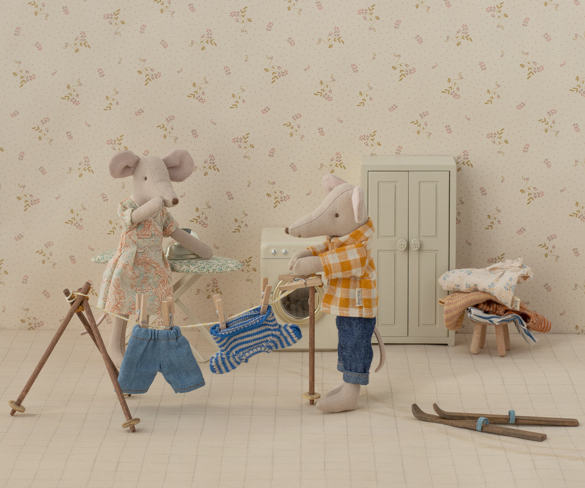 Knitted sweater and pants, Big brother mouse - HoneyBug