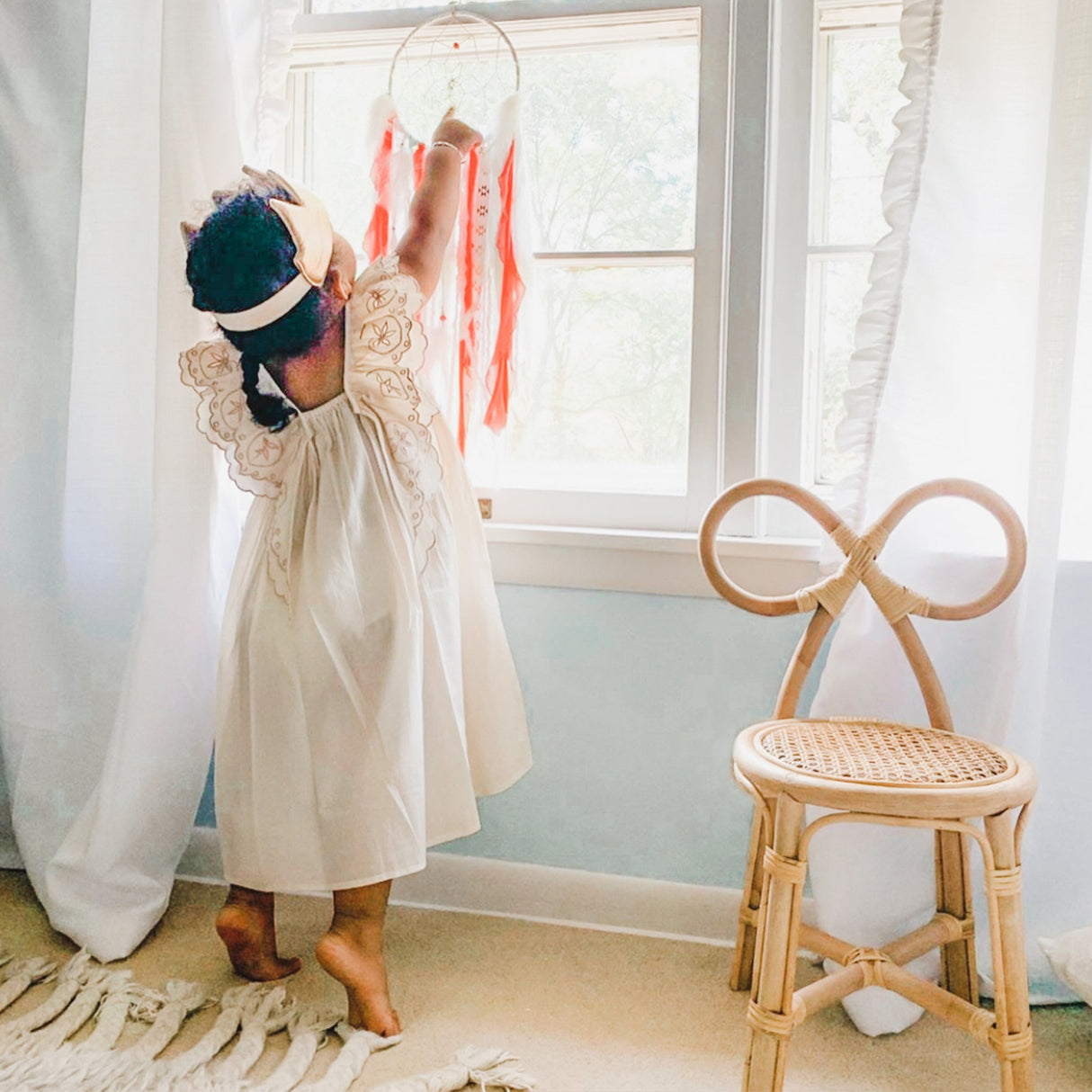 Poppie Bow Chair - HoneyBug