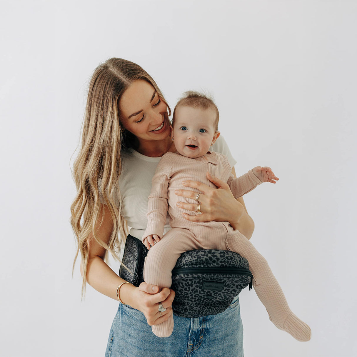 The Tushbaby Hip Carrier - HoneyBug