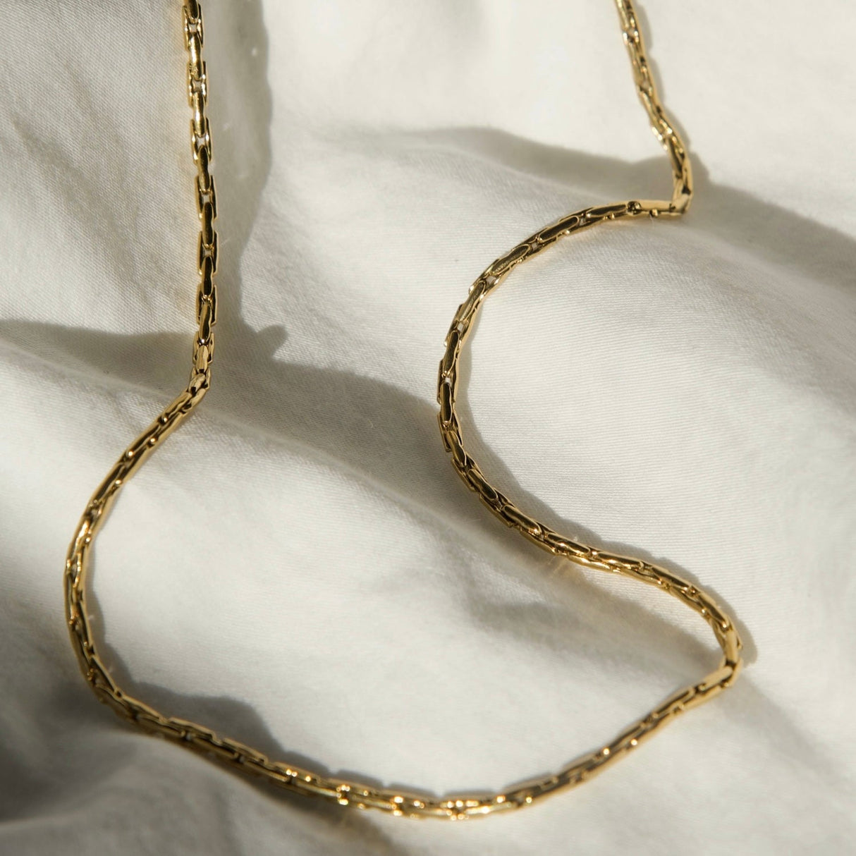 Anya Rectangular Box Chain Necklace - HoneyBug