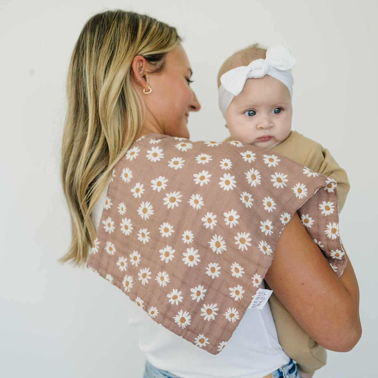Daisy Dream Muslin Burp Cloth - HoneyBug