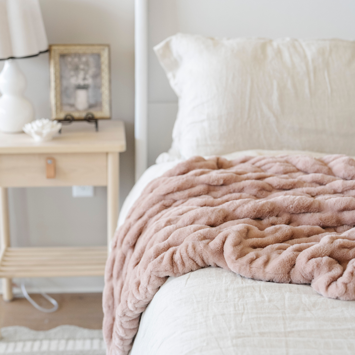 DOUBLE RUCHED FAUX FUR THROW BLANKETS