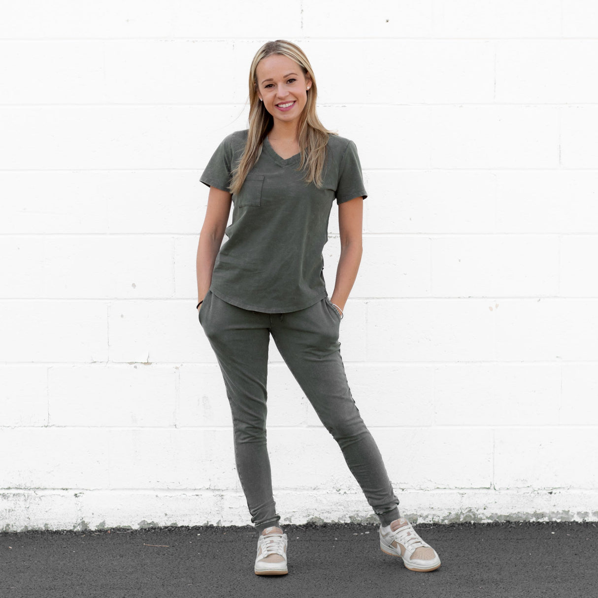 MAMA V-NECK- Moss Snow Wash - HoneyBug