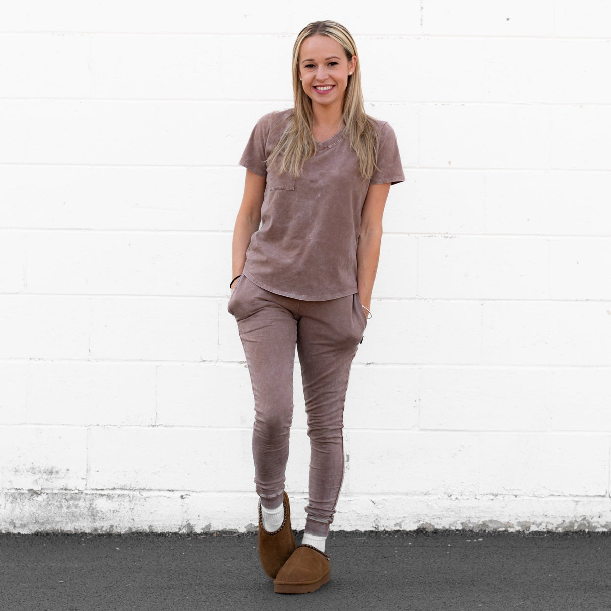 MAMA V-NECK- Bark Snow Wash - HoneyBug