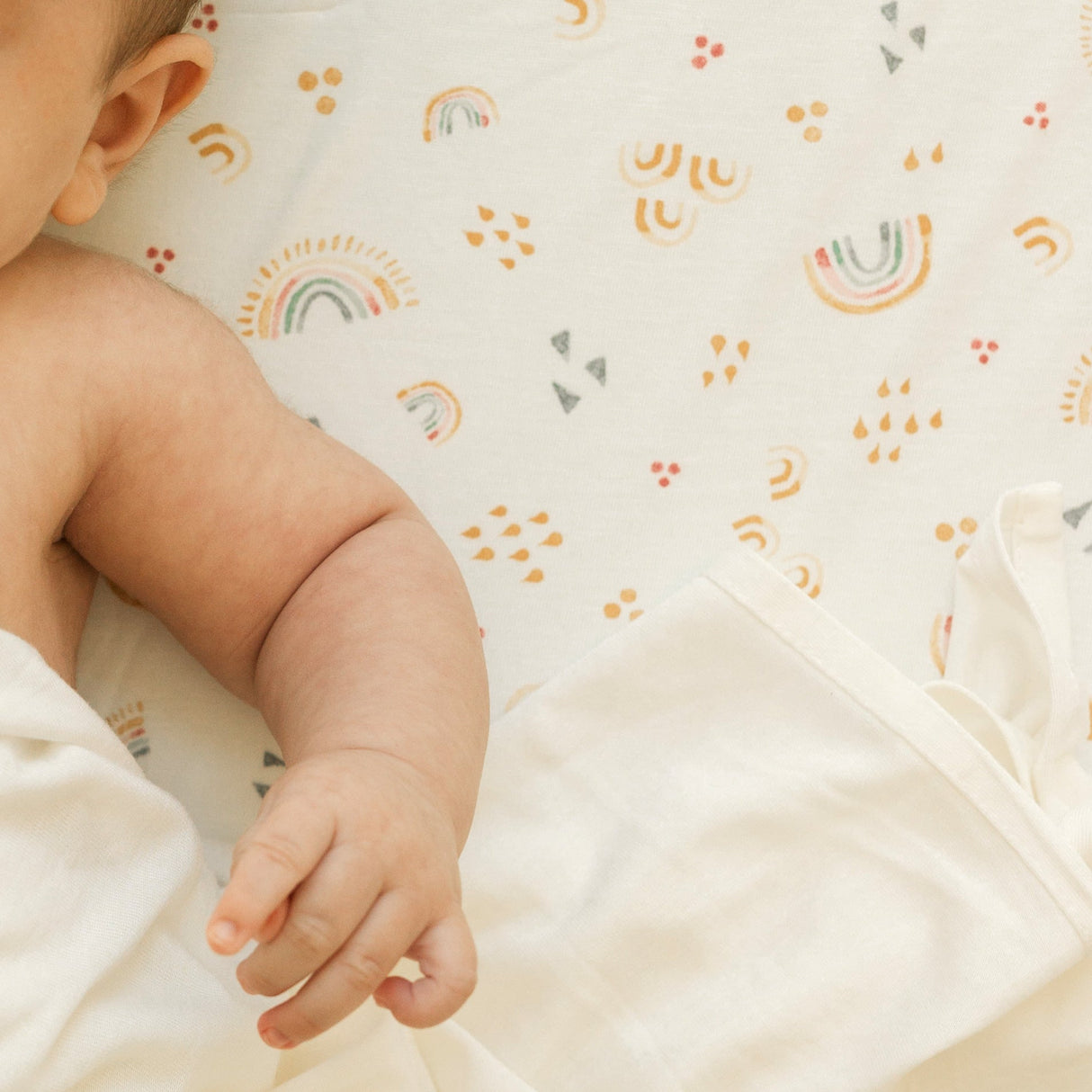 Stretch Knit Crib Sheet - Rainbows - HoneyBug