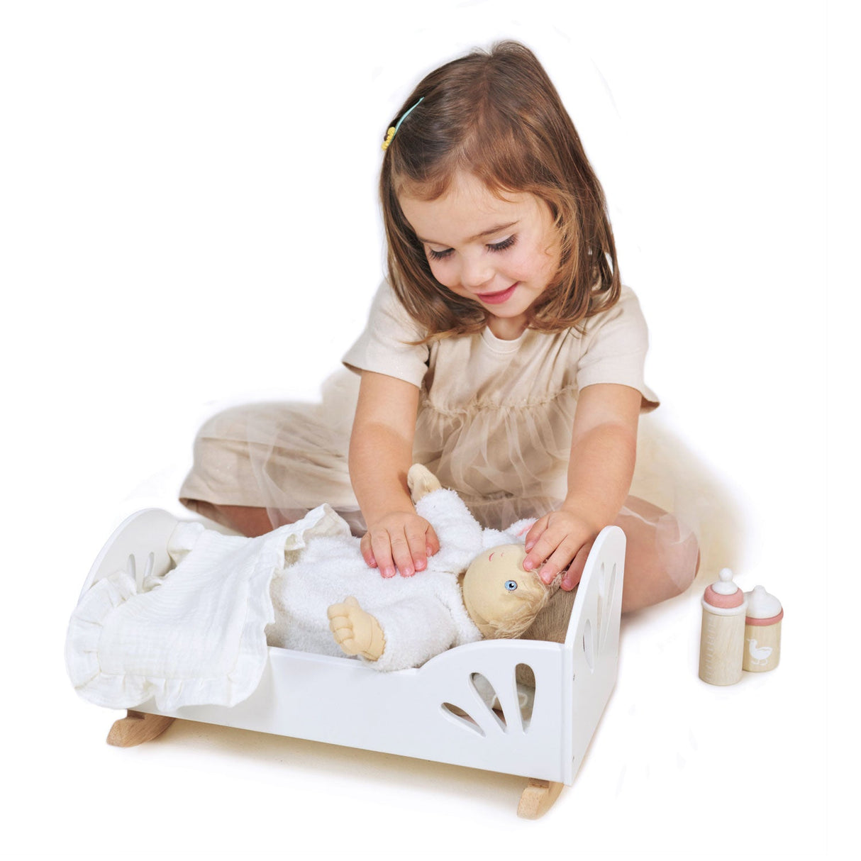 Sweet Swan Dolly Bed - HoneyBug