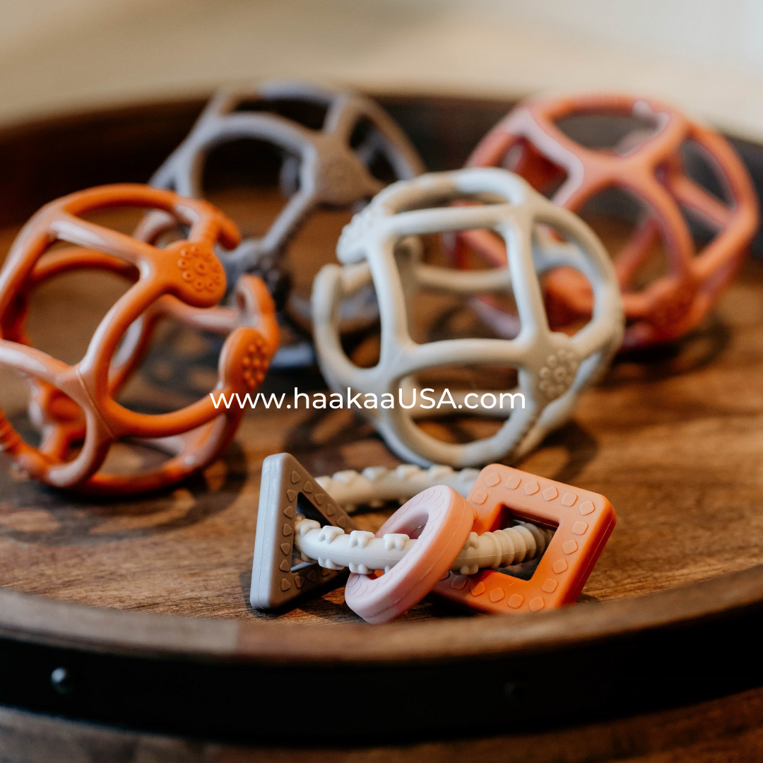 Haakaa Silicone Teething Ring - HoneyBug