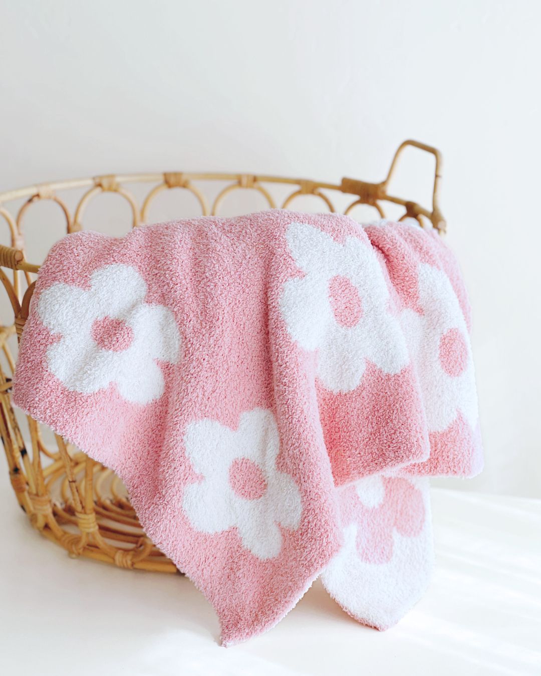 Daisy Fuzzy Blanket | Pink - HoneyBug