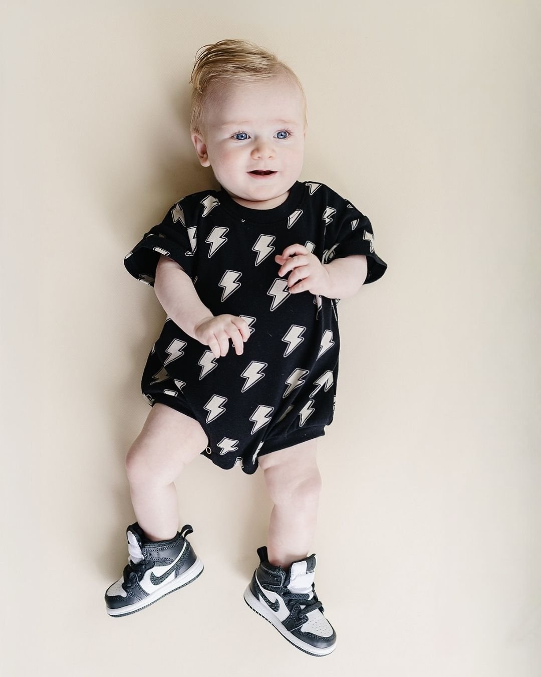Short Sleeve Bubble Romper | Black Bolts - HoneyBug
