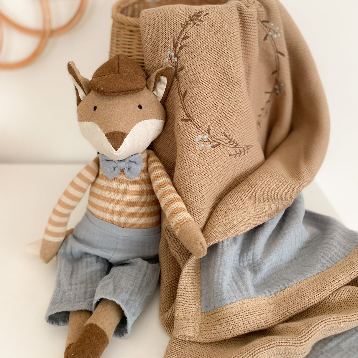 Wreath Embr. Double Sided Blanket - Brown - HoneyBug