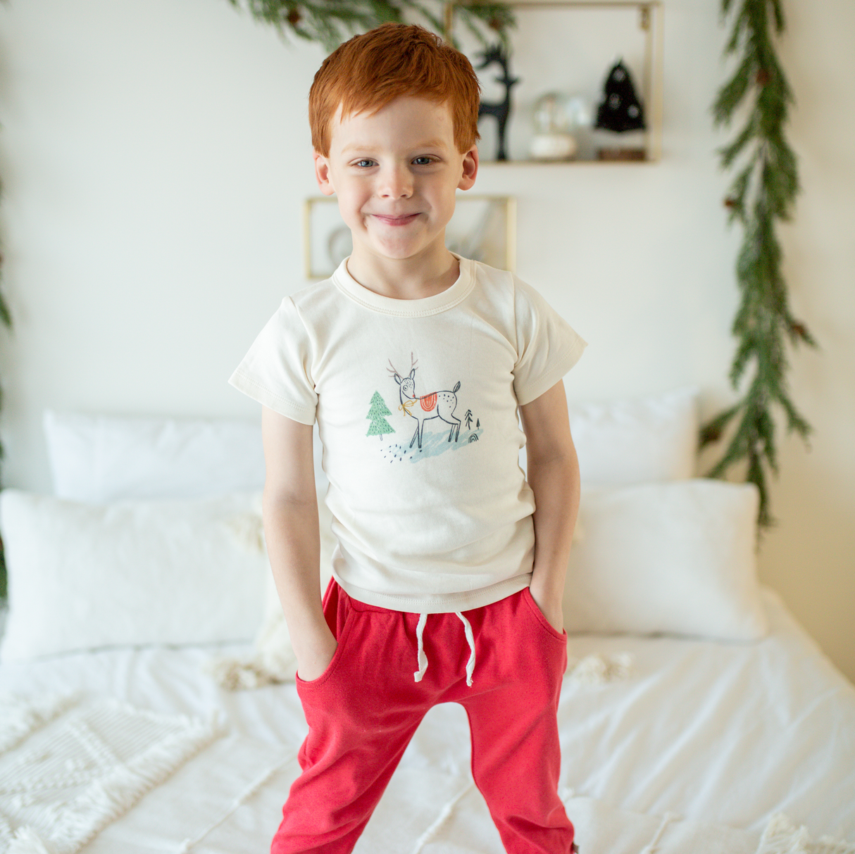 graphic tee | christmas deer - HoneyBug 