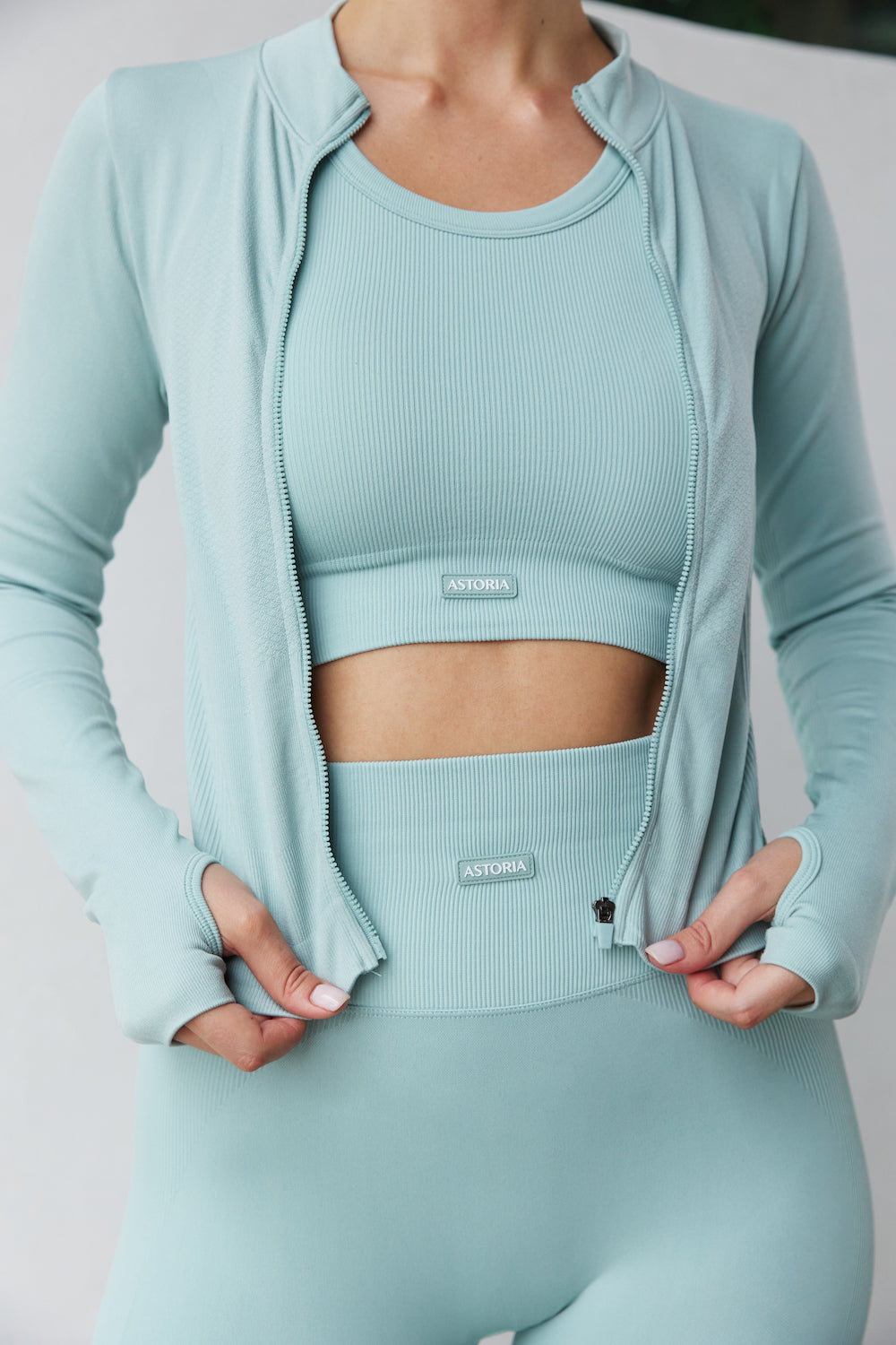 Astoria CONTOUR Ribbed Seamless Sports Crop - Seafoam