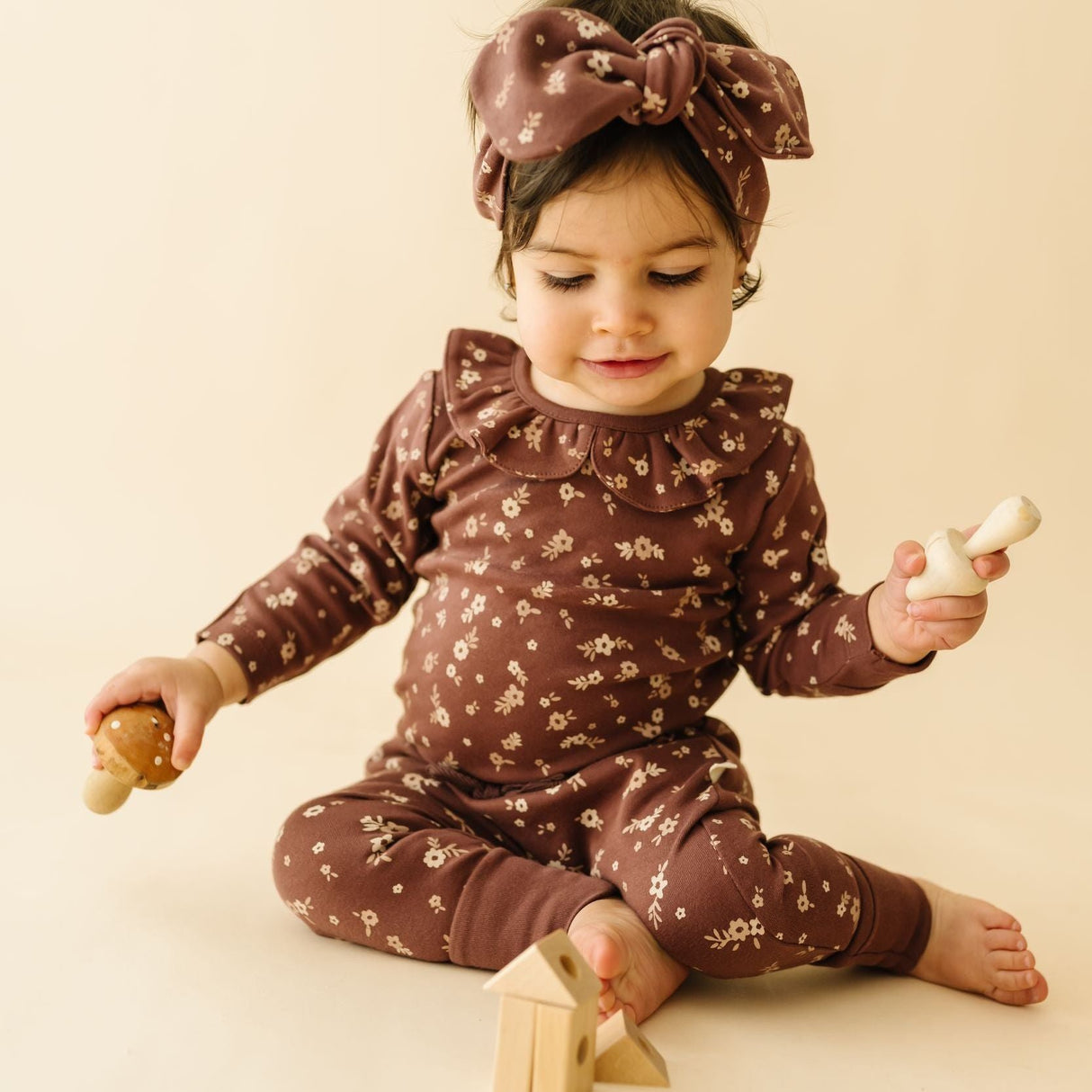 Organic Ruffle Onesie & Pants Set - Winter Bloom