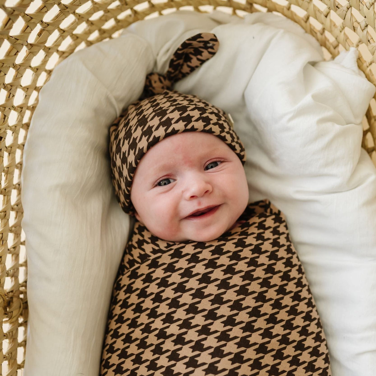 Organic Swaddle Blanket & Hat - Houndstooth