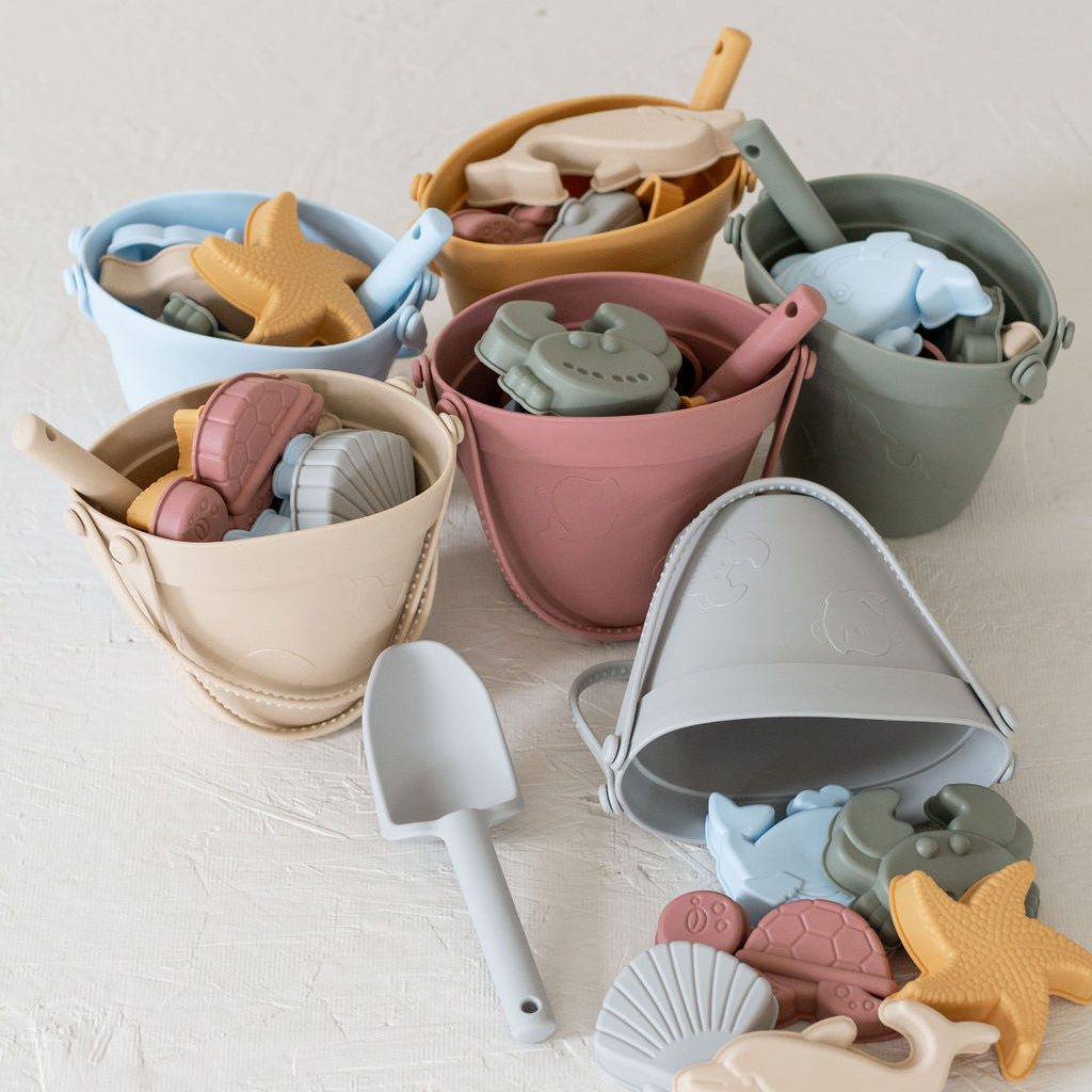 Silicone Sand bucket with toys and shovel