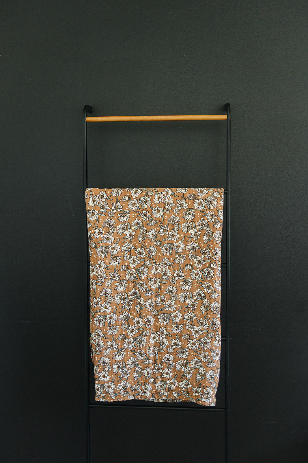 Magnolia Muslin Quilt - HoneyBug 