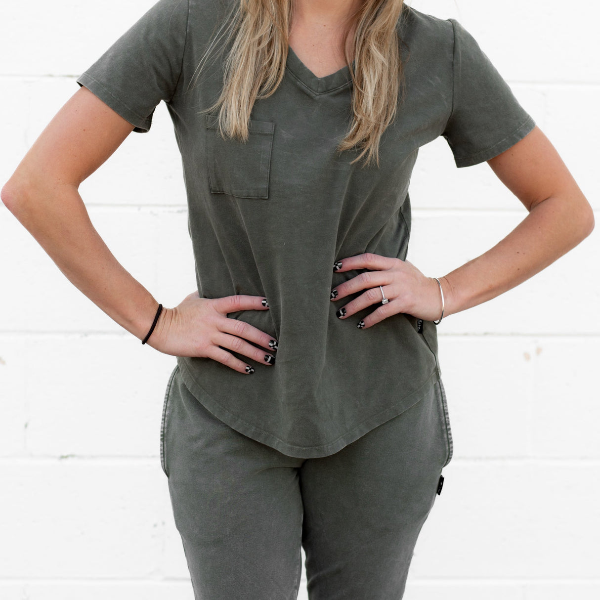 MAMA V-NECK- Moss Snow Wash - HoneyBug 