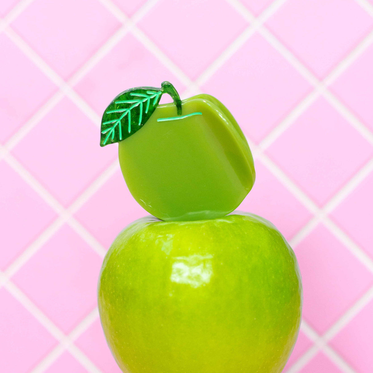 Apple Hair Claw Clip - HoneyBug 