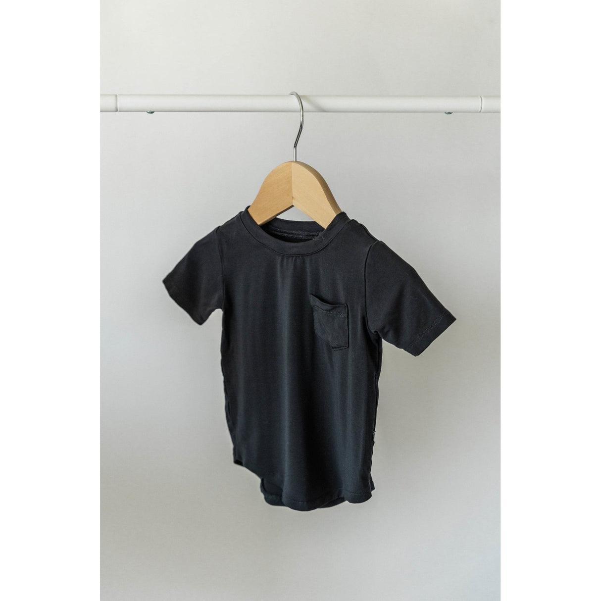 Pocket Tee Curved-Hem - Jett Black - HoneyBug 