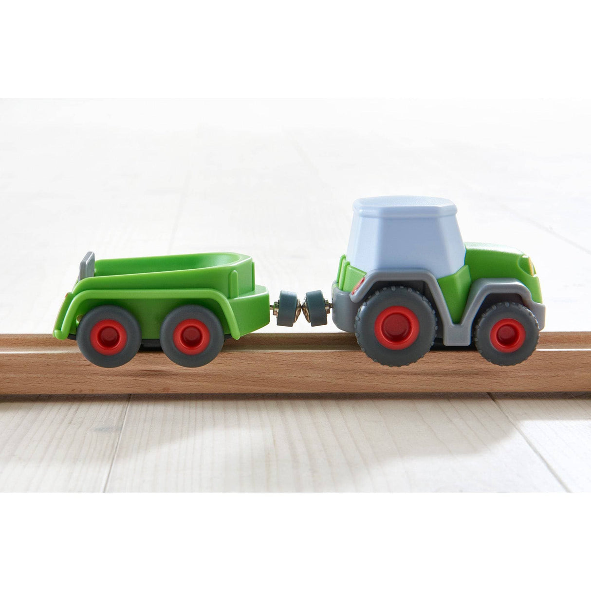 Kullerbu Tractor and Trailer with Momentum Motor - HoneyBug 