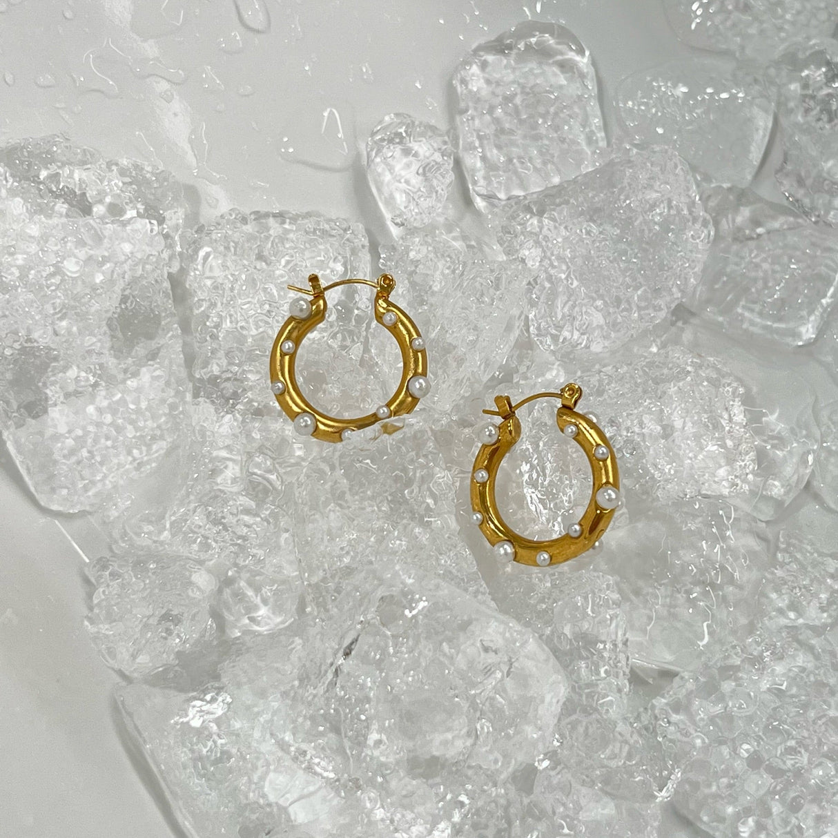 Nicoletta Pearl Hoop Earring - HoneyBug 