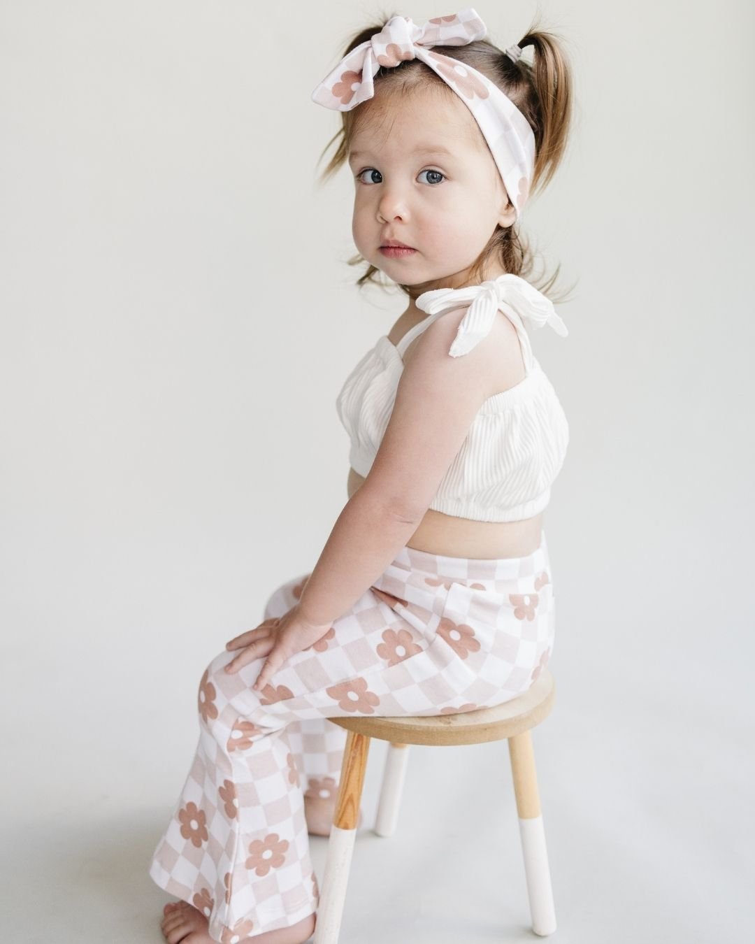 Latte Daisy Headband - HoneyBug 