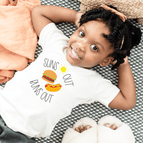 graphic tee | suns out buns out - HoneyBug 