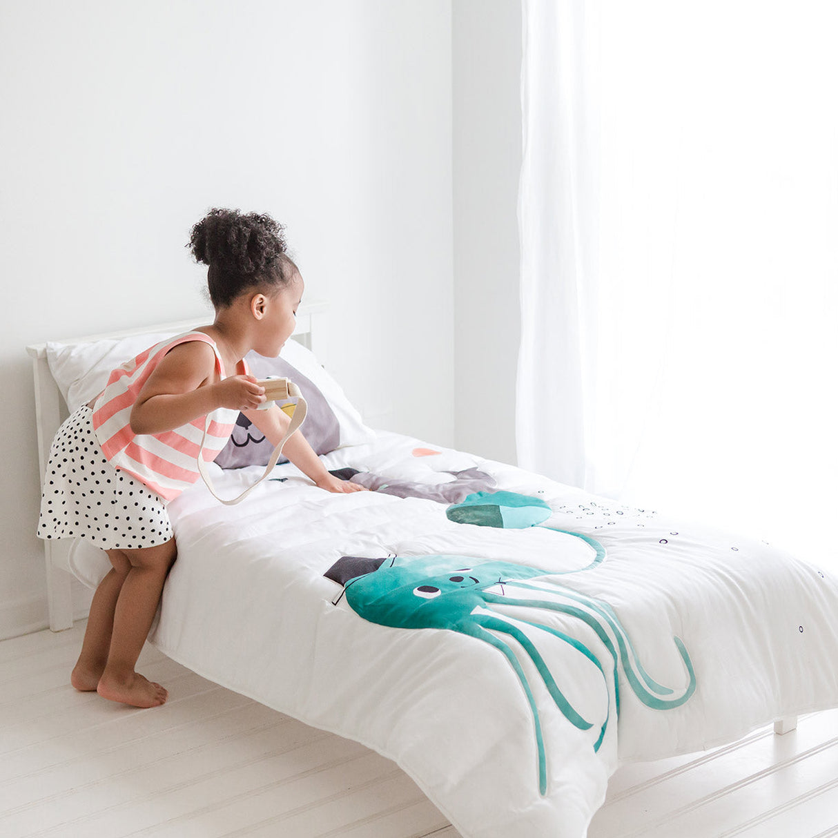 Jellyfish Toddler Comforter - HoneyBug 