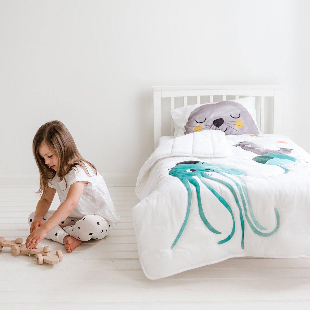 Jellyfish Toddler Comforter - HoneyBug 